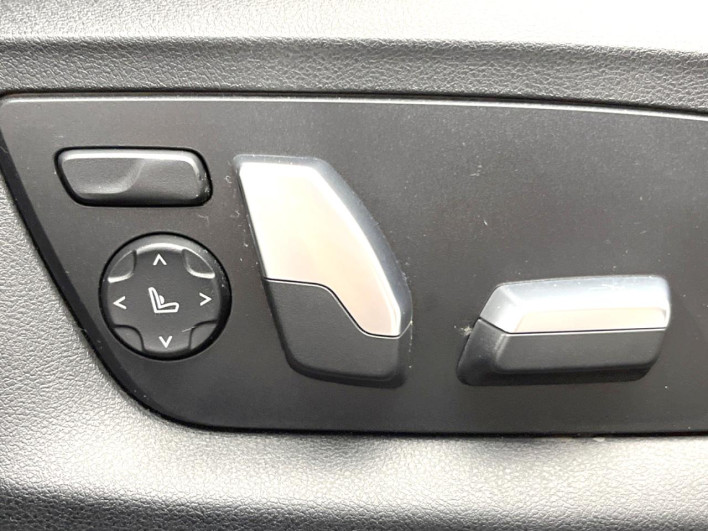 2017 BMW 5 Series DBA-JA20 (UW-6a126d26b5f0f)[22]