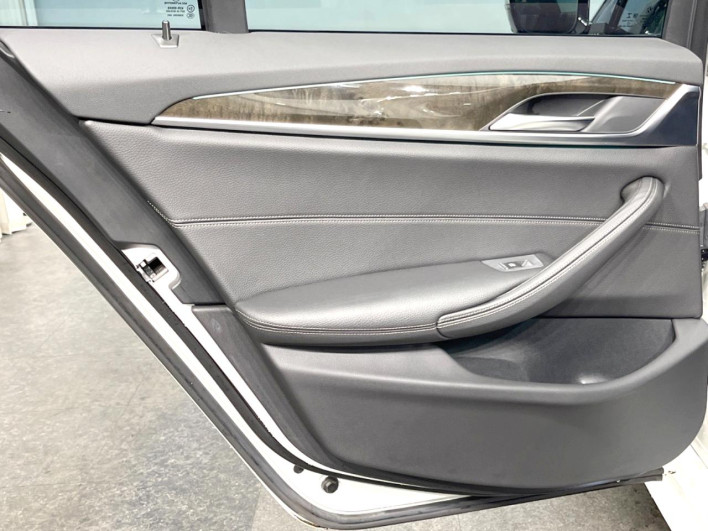 2017 BMW 5 Series DBA-JA20 (UW-6a126d26b5f0f)[13]