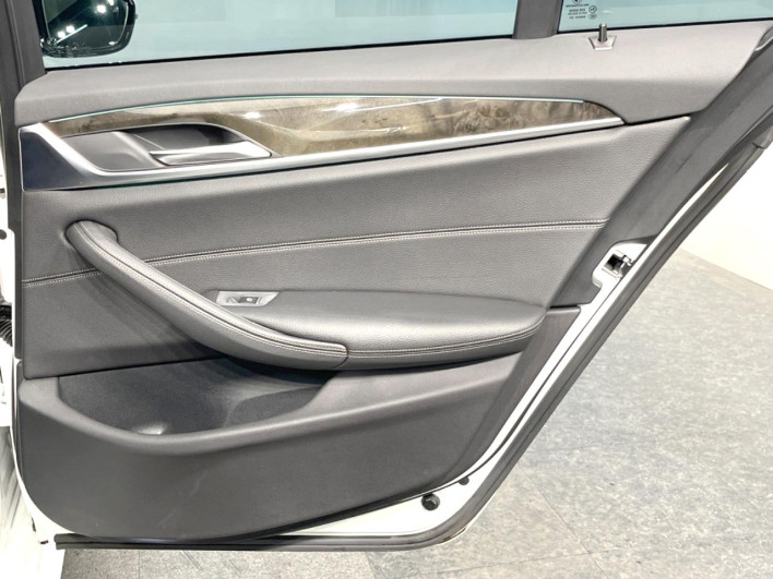 2017 BMW 5 Series DBA-JA20 (UW-6a126d26b5f0f)[18]