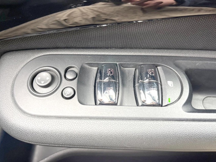 2018 Rover Mini LDA-LR20 (UW-6a126d2ba2945)[26]