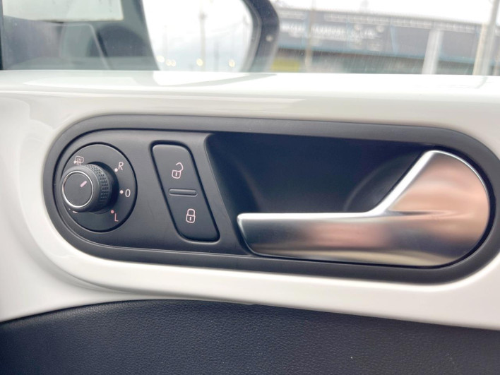 2018 Volkswagen The Beetle DBA-16CBZ (UW-6a126d2cea1c2)[25]
