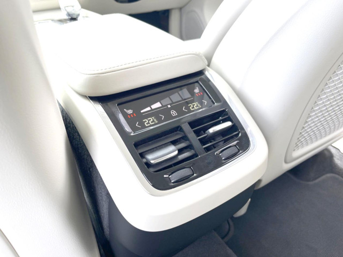 2021 Volvo XC60 5AA-UB420TXCM (UW-6a126d2eebddf)[26]