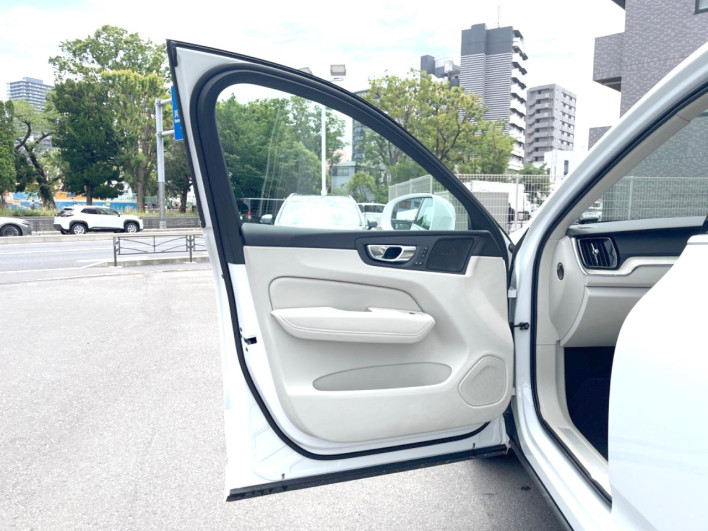 2021 Volvo XC60 5AA-UB420TXCM (UW-6a126d2eebddf)[11]
