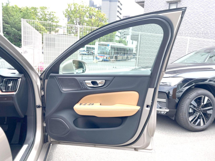 2023 Volvo V60 5AA-ZB420TM (UW-6a126d30014c5)[8]
