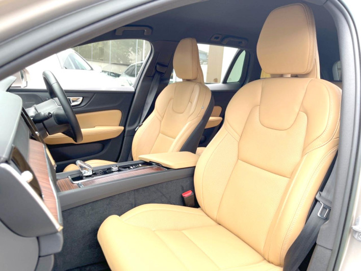 2023 Volvo V60 5AA-ZB420TM (UW-6a126d30014c5)[20]