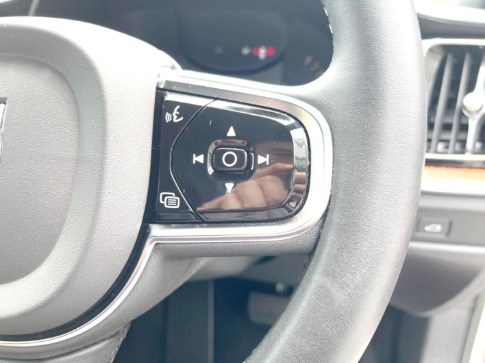 2023 Volvo V60 5AA-ZB420TM (UW-6a126d30014c5)[25]