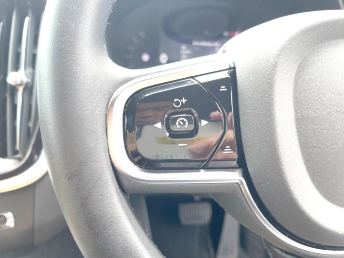 2023 Volvo V60 5AA-ZB420TM (UW-6a126d30014c5)[24]