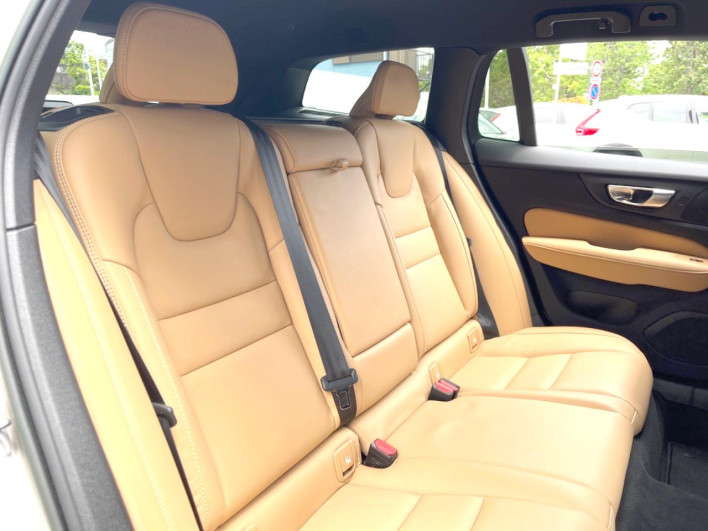 2023 Volvo V60 5AA-ZB420TM (UW-6a126d30014c5)[17]