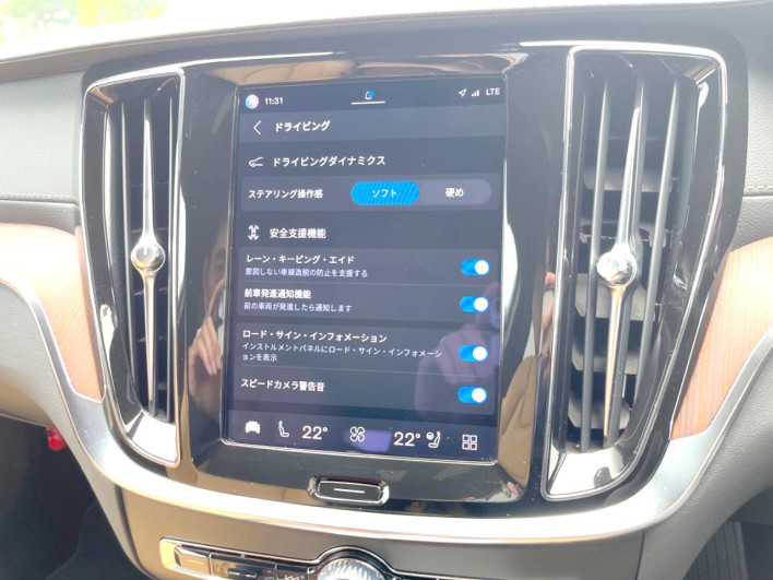 2023 Volvo V60 5AA-ZB420TM (UW-6a126d30014c5)[28]