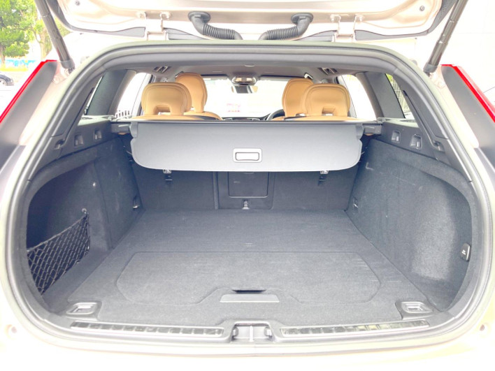 2023 Volvo V60 5AA-ZB420TM (UW-6a126d30014c5)[18]