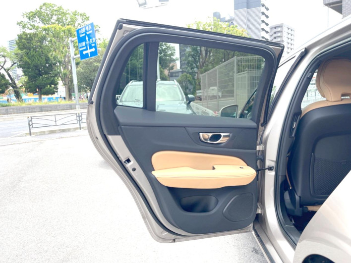 2023 Volvo V60 5AA-ZB420TM (UW-6a126d30014c5)[13]