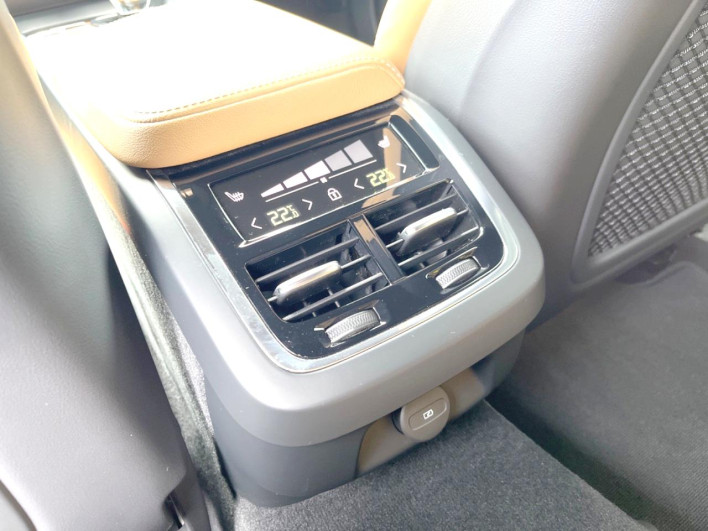 2023 Volvo V60 5AA-ZB420TM (UW-6a126d30014c5)[15]