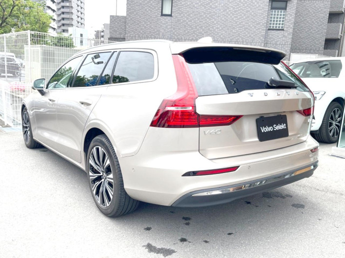 2023 Volvo V60 5AA-ZB420TM (UW-6a126d30014c5)[23]