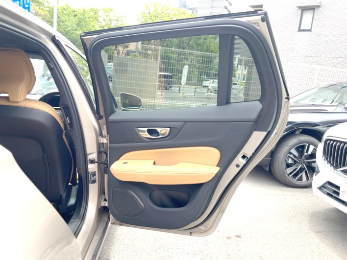 2023 Volvo V60 5AA-ZB420TM (UW-6a126d30014c5)[11]