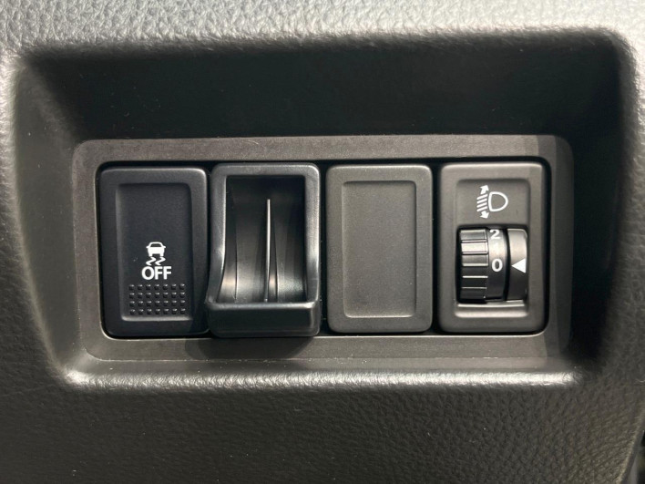 2014 Suzuki Swift DBA-ZC72S (UW-6a126d33ed66d)[8]