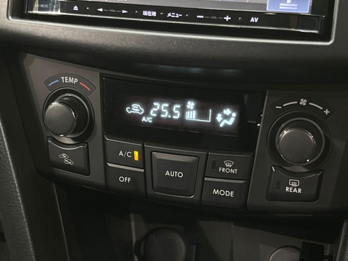 2014 Suzuki Swift DBA-ZC72S (UW-6a126d33ed66d)[18]