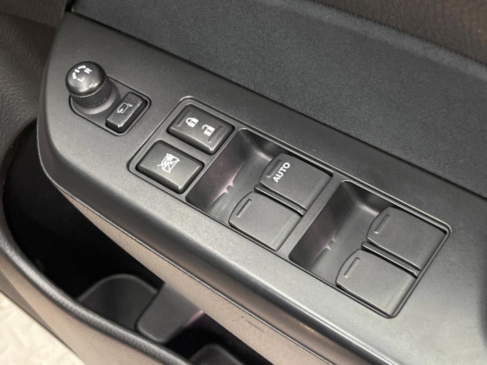 2014 Suzuki Swift DBA-ZC72S (UW-6a126d33ed66d)[6]