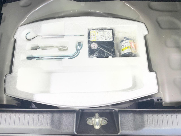2018 Suzuki Swift DBA-ZC83S (UW-6a126d34b18e7)[23]