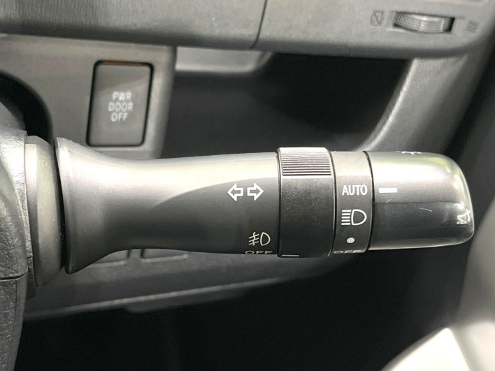2013 Toyota Noah DBA-ZRR70G (UW-6a126d3ac793f)[29]