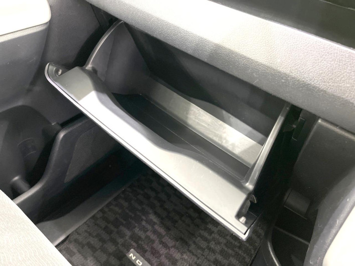 2013 Toyota Noah DBA-ZRR70G (UW-6a126d3ac793f)[19]