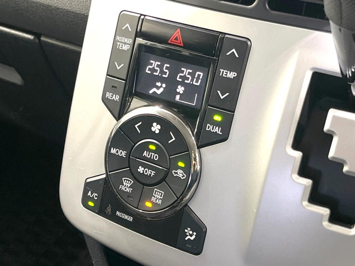 2013 Toyota Noah DBA-ZRR70G (UW-6a126d3ac793f)[27]