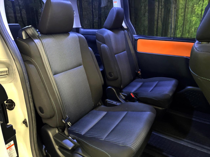 2014 Toyota Voxy DBA-ZRR80W (UW-6a126d3b47036)[17]