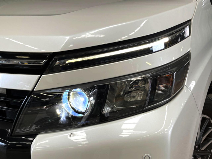2014 Toyota Voxy DBA-ZRR80W (UW-6a126d3b47036)[5]
