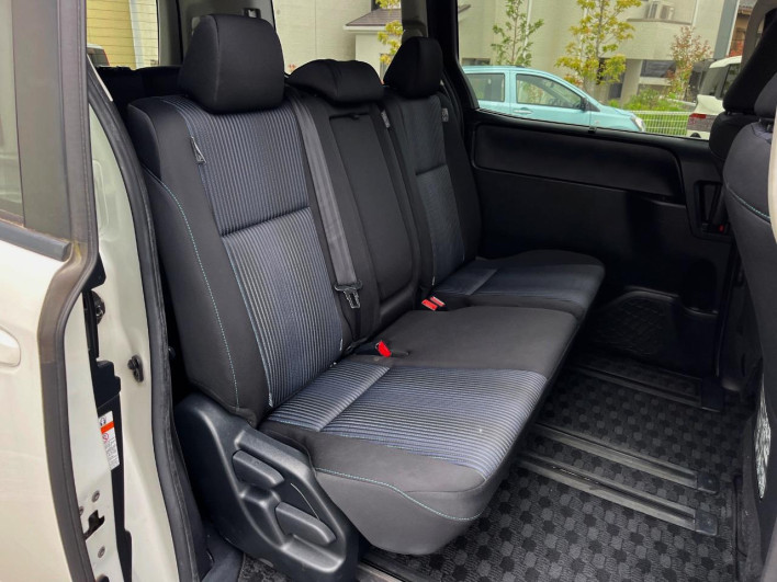 2016 Toyota Noah DBA-ZRR80W (UW-6a126d3d33e89)[20]
