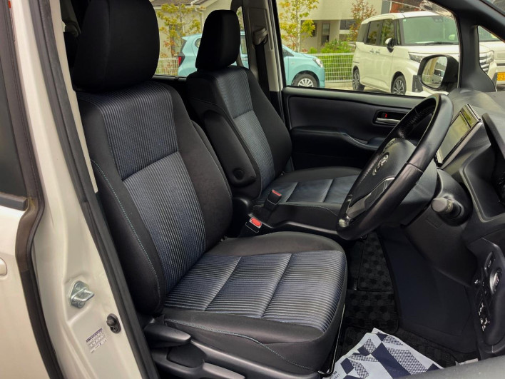 2016 Toyota Noah DBA-ZRR80W (UW-6a126d3d33e89)[18]