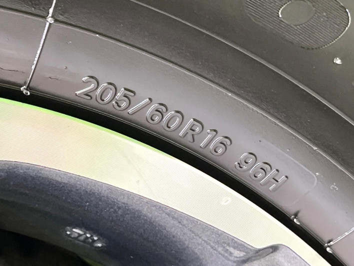 2020 Toyota Voxy 3BA-ZRR85W (UW-6a126d4288024)[9]