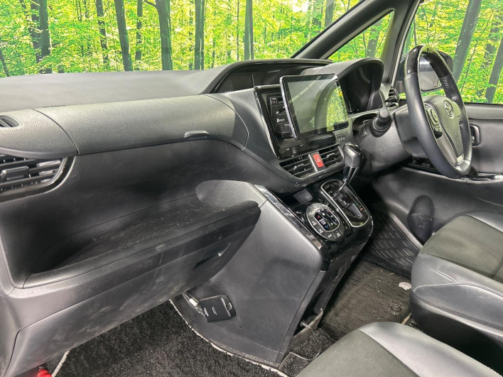 2020 Toyota Noah 3BA-ZRR85W (UW-6a126d4291b97)[12]