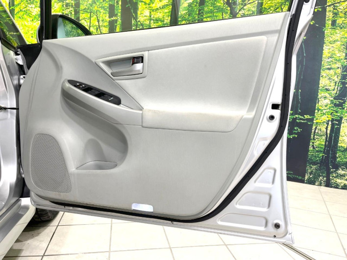 2013 Toyota Prius DAA-ZVW30 (UW-6a126d4ae0fb7)[12]
