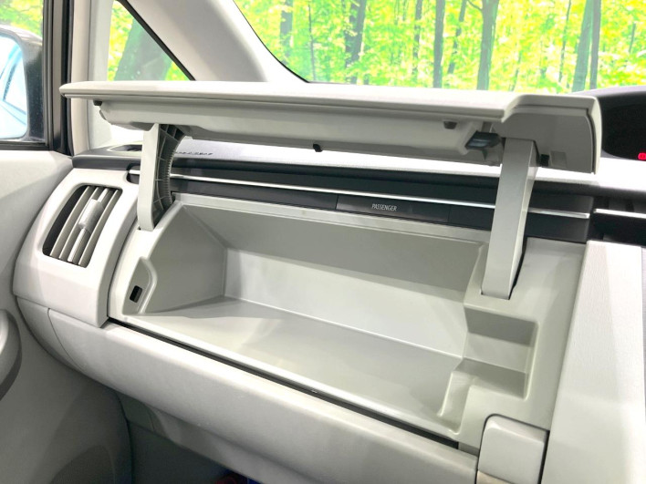 2013 Toyota Prius DAA-ZVW30 (UW-6a126d4ae0fb7)[18]