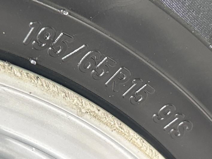 2016 Toyota Prius DAA-ZVW50 (UW-6a126d4d439d3)[9]