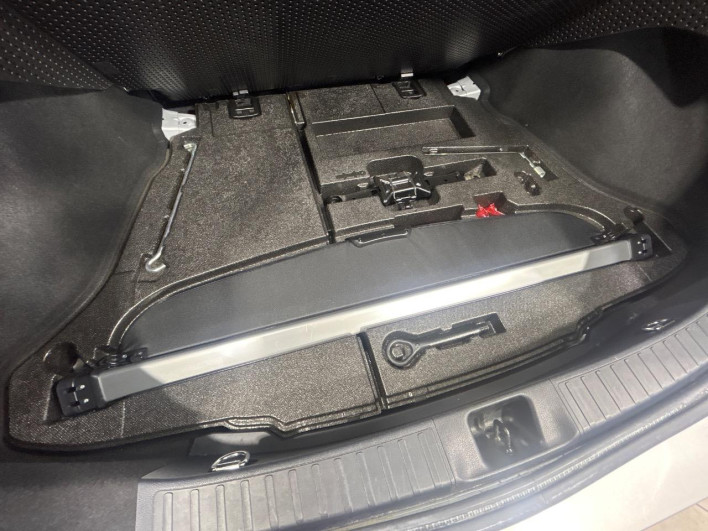 2016 Toyota Prius DAA-ZVW50 (UW-6a126d4d439d3)[22]
