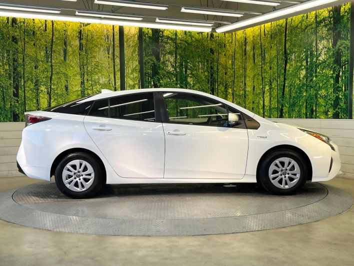 2017 Toyota Prius DAA-ZVW51 (UW-6a126d50e2512)[20]