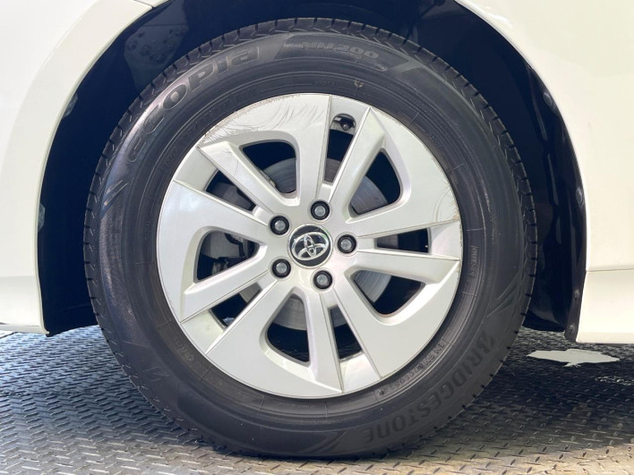 2017 Toyota Prius DAA-ZVW51 (UW-6a126d50e2512)[15]
