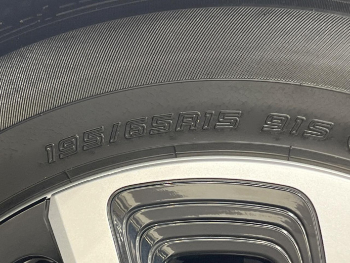 2017 Toyota Prius PHV DLA-ZVW52 (UW-6a126d53b2796)[8]