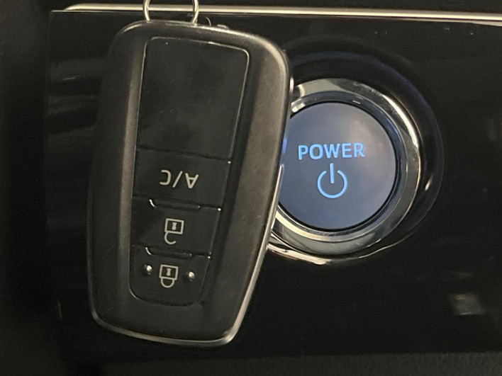 2017 Toyota Prius PHV DLA-ZVW52 (UW-6a126d53b2796)[18]