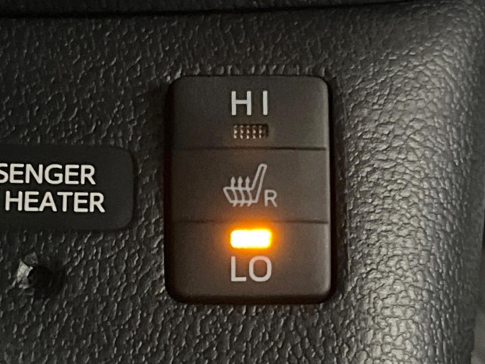 2017 Toyota Prius PHV DLA-ZVW52 (UW-6a126d53b2796)[24]