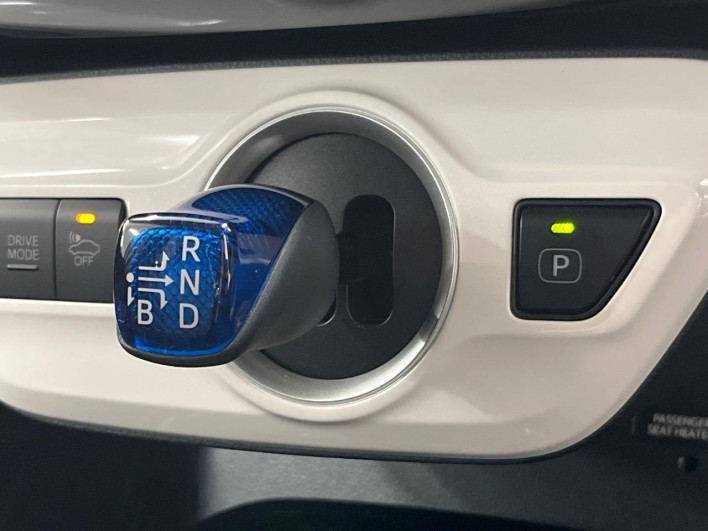 2017 Toyota Prius PHV DLA-ZVW52 (UW-6a126d53b2796)[23]