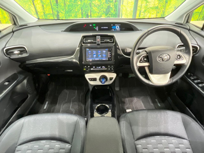 2017 Toyota Prius PHV DLA-ZVW52 (UW-6a126d53b2796)[29]