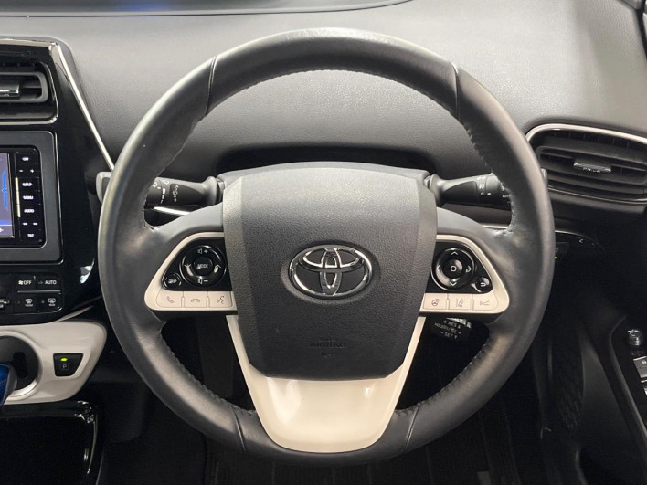 2017 Toyota Prius PHV DLA-ZVW52 (UW-6a126d53b2796)[10]