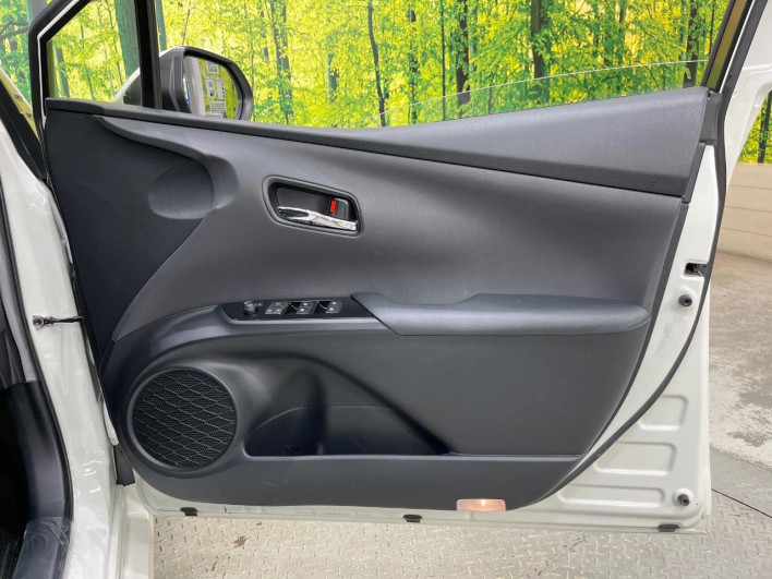 2017 Toyota Prius PHV DLA-ZVW52 (UW-6a126d53b2796)[27]