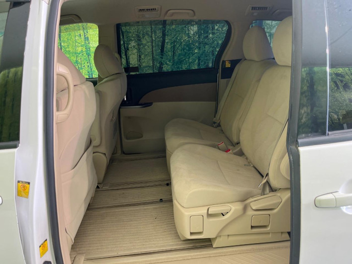 2012 Toyota Estima DBA-ACR50W (UW-6a13ef8b1b937)[9]