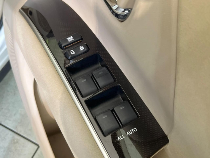 2012 Toyota Estima DBA-ACR50W (UW-6a13ef8b1b937)[19]