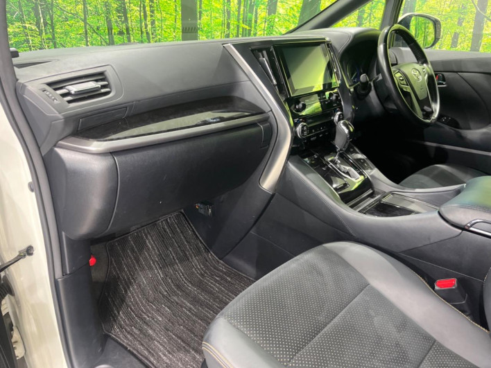 2020 Toyota Alphard Hybrid 6AA-AYH30W (UW-6a13efa8a02f9)[29]