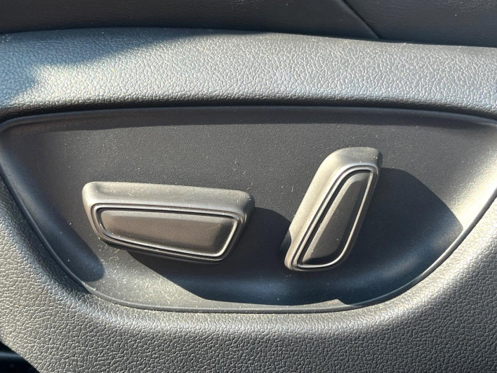 2019 Toyota Crown Hybrid 6AA-AZSH20 (UW-6a13efa9f2a1e)[23]