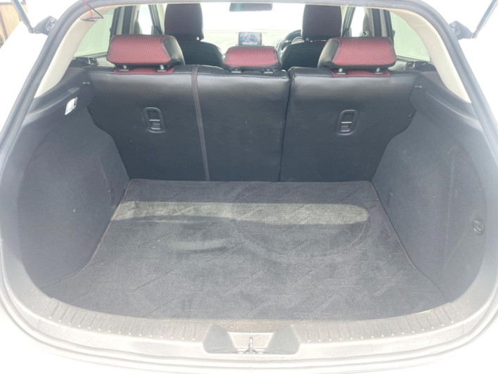 2015 Mazda Axela Sports DBA-BM5FS (UW-6a13efc684215)[18]