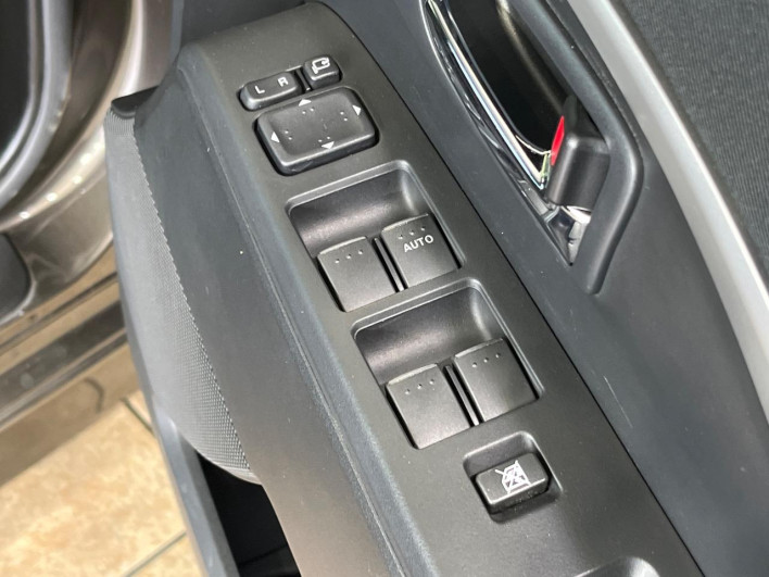 2015 Mazda Premacy DBA-CWFFW (UW-6a13efcf2ac75)[12]
